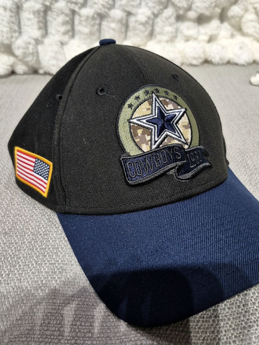 Dallas Cowboys New Era 39THIRTY Salute to Service Flex Fit Hat — M/L